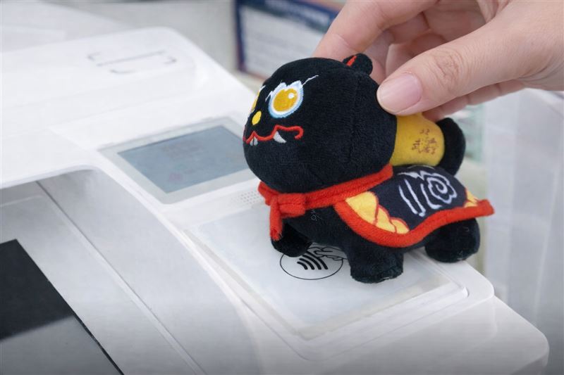 武德宮「運財黑虎布偶悠遊卡」福氣與財運隨身帶著走。（圖／品牌業者提供）