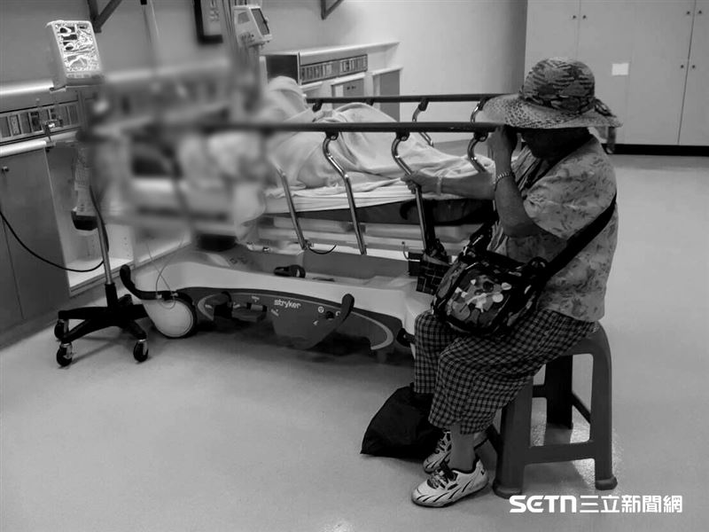 早年喪夫又先後送走兩個兒子，僅剩相依為命的身障兒又被診斷出大腸癌末，老母親沒有錢給孩子治療，又加上醫師直接告知：「癌細胞已經擴散了...」讓她老人家心碎不已。（圖／受訪者提供）