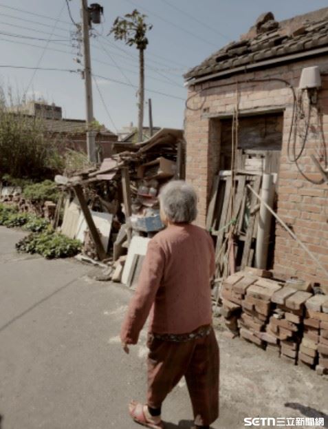 後來再訪阿嬤家每每都大門深鎖、沒人應門，陳永聰說，當地人透露，是阿嬤嫁出去的女兒把阿嬤接去照顧了。雖然就此和阿嬤斷了聯繫，但陳永聰感性地說：「只要知道阿嬤人平安、生活過得好，有人照顧就好，這樣我就放心了。」（圖／受訪者提供）