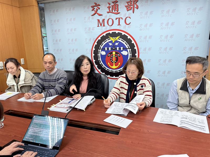 交通部指出，高速公路於連假尖峰時段，將視車流狀況實施高乘載管制、匝道封閉、匝道儀控及開放路肩等措施，並調整國道免收通行費時段。（圖／交通部提供）