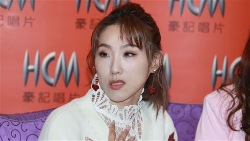 謝金晶右乳冒3cm硬塊　急穿刺檢查現況曝