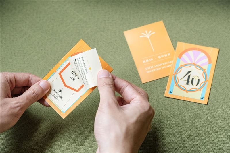 活動期間入住的旅人，每房可獲得一張「一番賞抽獎卡」，獎項包含住宿券、餐飲與SPA等好禮，張張有獎。（圖／飯店旅宿業者提供）