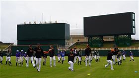 中職統一獅花蓮開訓　邀在地小球員參與中華職棒統一7-ELEVEn獅隊新球季選在花蓮展開春訓，3日舉行開訓儀式，邀請在地富源國小、光復國小及太巴塱國小棒球隊參與，讓小球員與職棒選手互動交流。中央社記者張祈攝　115年2月3日