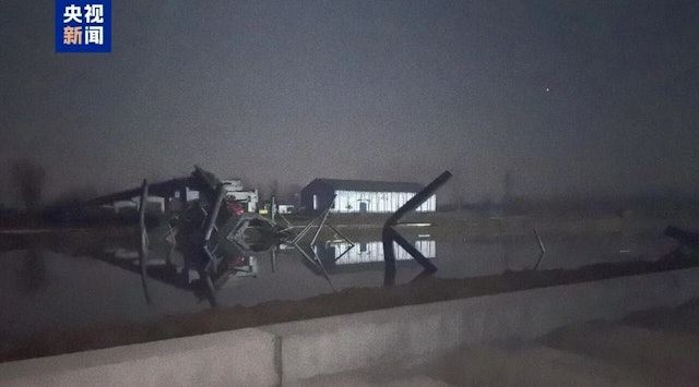 江蘇在建大橋倒塌致5人亡，投資2億曾計劃9月通車。(圖/翻攝微博)