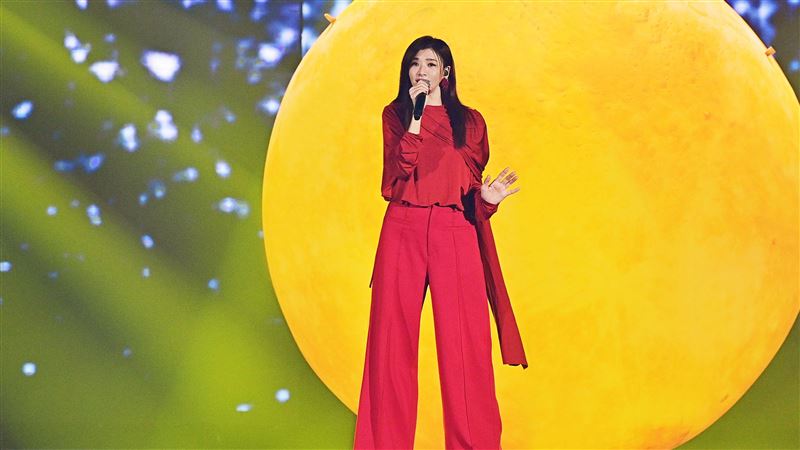 蘇慧倫溫柔嗓音擄獲觀眾。(圖／台視提供）