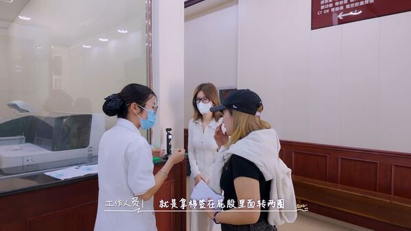 護理人員說要是趙露思拉不出屎，可用棉花棒在肛門裡面轉兩圈。（圖／翻攝自小紅書）