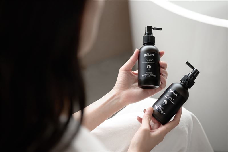 希沛絲ECHO蘊髮系列採用珍稀專利成分「NcPA皙玻酸」，有效深入頭皮肌底滋養、強韌髮根，找回豐盈秀髮。（圖／品牌業者提供）