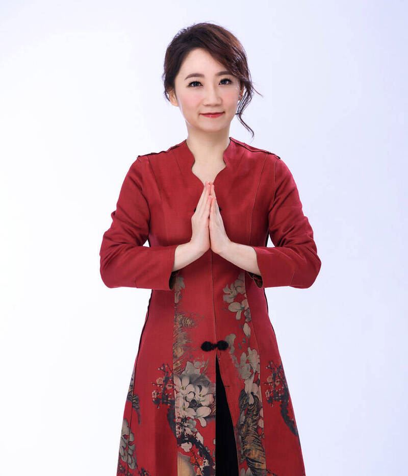 菲菲老師建議，趁著「立春」當天將這股象微新生、純淨的「生財之氣」，接引封存於個人財庫之中。（圖/菲菲老師提供）