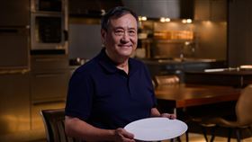 李崗製作魂從片場搬進廚房，最愛料理想像力。（圖／李家宴提供）