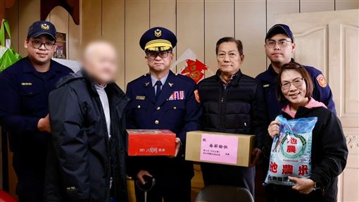 淡水警攜手鄞山寺送暖　關懷獨居長者過年