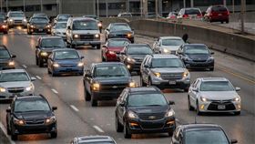 ▲荷蘭自行車運動員聯盟呼籲，將城市的和住宅區的汽車限速降到每小時28公里以下。（示意圖／PIXABAY）