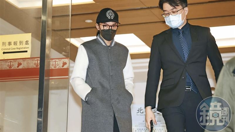 藝人李威（左）轉任汙點證人，供出實情力拚輕判，他承認看到蔡女被體罰，未幫腔附和傷害對方，但遭被害人家屬砲轟