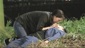 金宣虎疑似起生理反應。（圖／翻攝自微博）