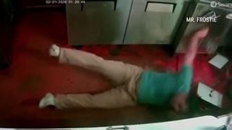 笨賊秒變清潔工！男闖店家腳滑慘摔忙打掃