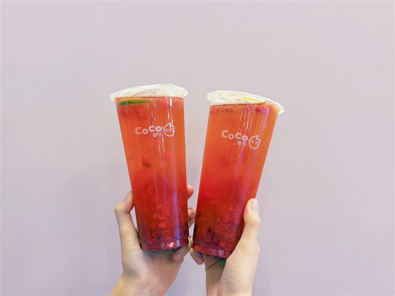 CoCo都可莓好雙果茶買1送1。(圖／CoCo都可提供）