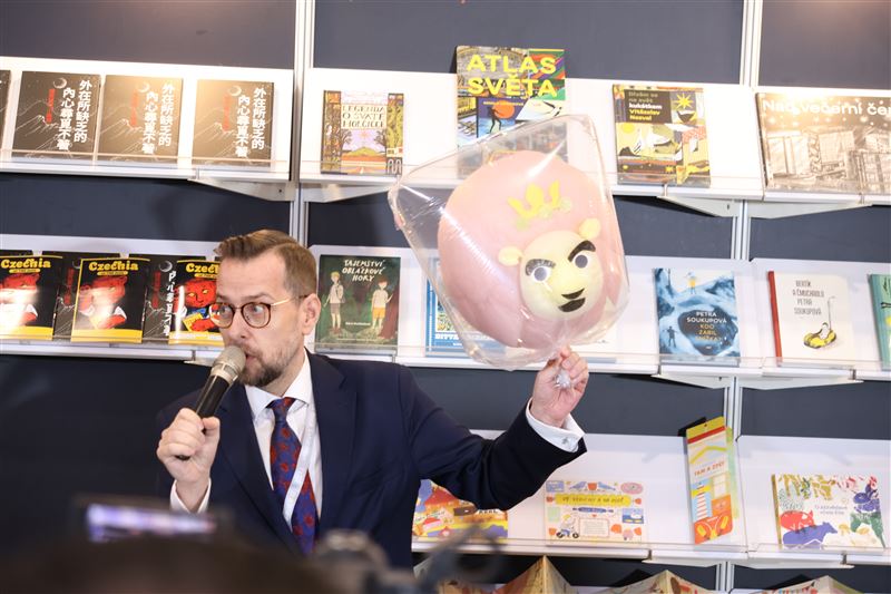 捷克經濟文化辦事處代表史坦格（David Steinke）表示，相這次的策展主題帶來捷克充滿生命力與想像力的兒童文學。（圖／主辦單位提供）