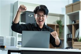 出國靠AI翻譯？他一句話變啞巴　網推爆「懶人救星」: 看圖就會