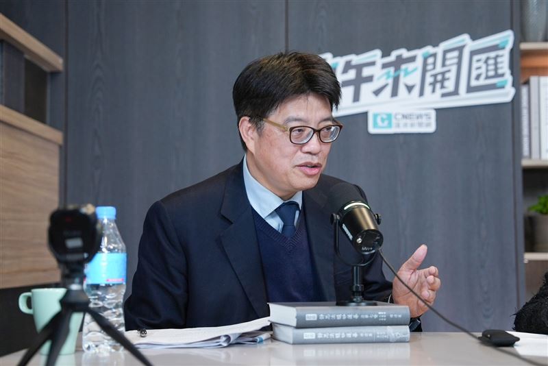 陸委會主委邱垂正今（4）日中午接受CNEWS匯流新聞網《中午來開匯》節目專訪。（圖／CNEWS匯流新聞網提供）