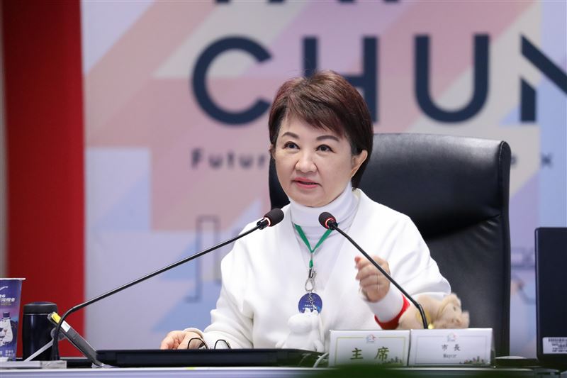 2023 WBC官方授權巨型紀念球，移至台中市府前應援基地獨家24小時展出。(圖／翻攝畫面)