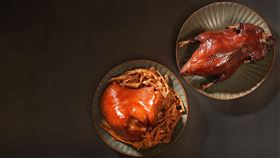 李崗將私房料理「老北京醬鴨」與「筍絲蹄膀」搬上家家戶戶餐桌。（圖／李家宴提供） 