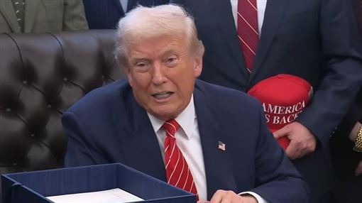 把歐巴馬夫婦P成猴子 川普po影片遭轟歧視