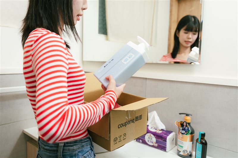 家庭及個人清潔用品具有一定重量或體積，能夠透過酷澎下單並送貨到府，對於無電梯公寓住戶有強大吸引力