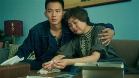 《那些你不知道的我》吳念軒（左）飾演警探，對角色個性有共鳴。（圖／台灣大哥大MyVideo提供）