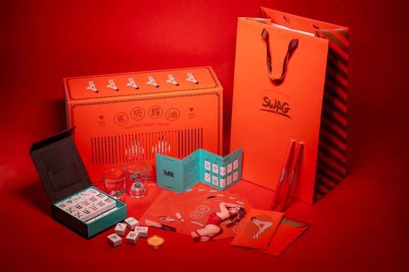 SWAG推出今年度春節限定新年禮盒，精緻周邊搭配限定啤酒杯與推筒子組，成為粉絲熱議的收藏級禮盒。（圖／SWAG提供）