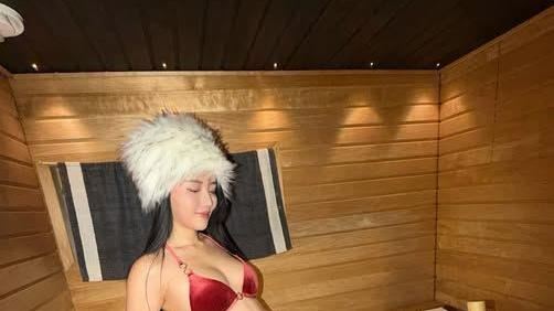 恭喜最美營養師懷孕了　出國激曬超辣孕肚