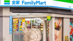 全家康陽店同步打造限定「毛茸茸貓咪主題店」。（圖／品牌業者提供）