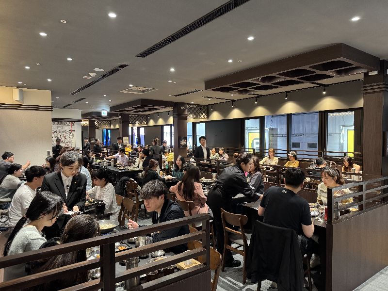 築間餐飲集團表示，今年持續轉型，推進「海外代理、名廚共創」品牌策略，中央韓鍋酒舍與喜辰港式點心茶餐廳加入，集團餐飲品牌數已達16個。（築間提供）