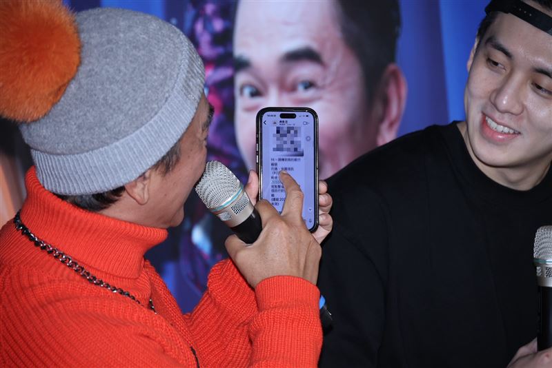 吳宗憲公開「Lu管宗」群組對話紀錄。（圖／記者鄭孟晃攝影）