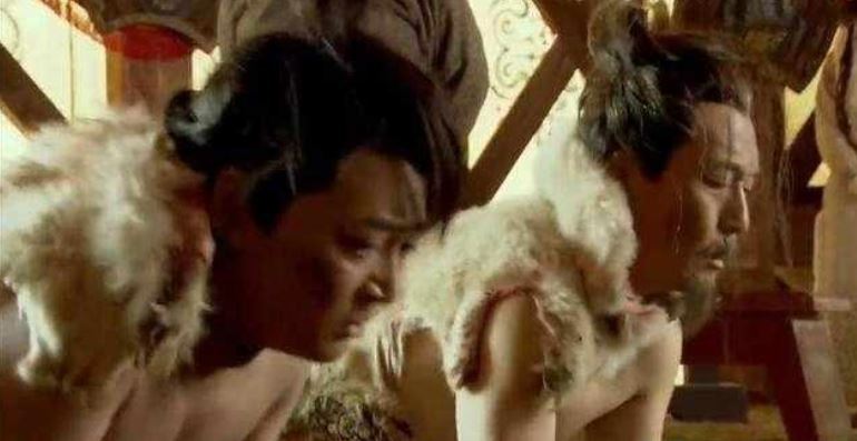 「靖康之恥」宋徽宗、宋欽宗父子及後宮家眷，被強行押往金國上京，並在金朝祖廟前被迫舉行牽羊禮。（影視示意圖／翻攝自百度百科）