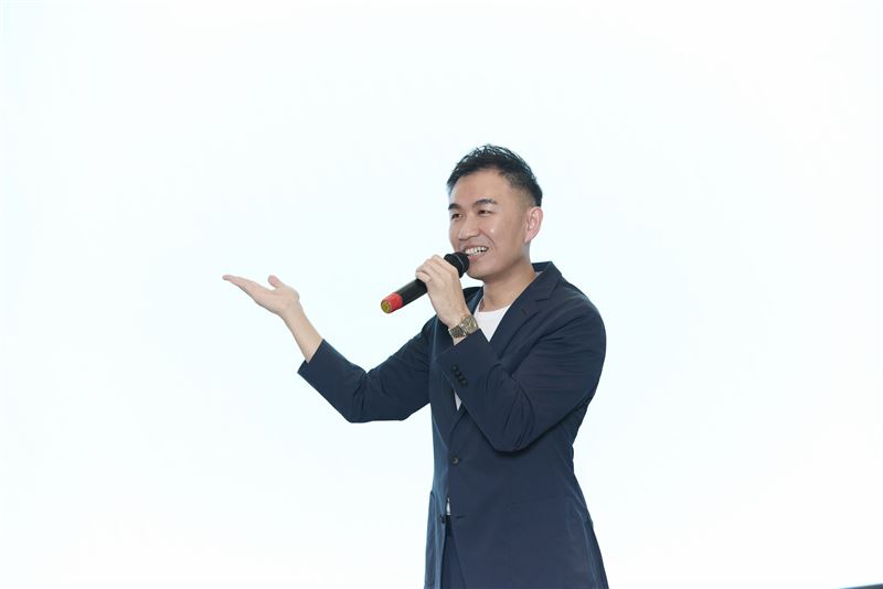 DJB執行長 Jeffery祭出「核心 A 區門票」力挺台灣英雄。（圖／DJB提供）