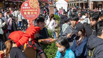 踢館年貨大街？必勝客端出年菜天花板比薩