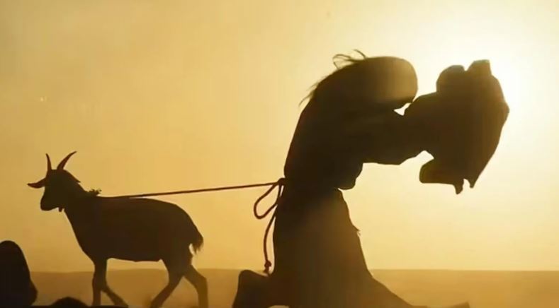 五代十國，末代皇帝石重貴（任宥綸 飾）跪行牽羊禮。（圖／翻攝自微博）