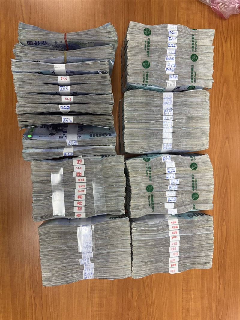 北市搶匪奪走裝有700萬元現金的手提袋，晚間警方帶回6人。（圖／翻攝畫面）