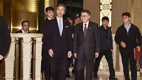 卓榮泰出席IEAT交流晚宴台北市進出口商業同業公會（IEAT）4日晚間在台北舉辦交流晚宴，行政院長卓榮泰（前右）應邀出席，和IEAT理事長黃教漳（前左）一同步入會場。中央社記者鄭清元攝　115年2月4日