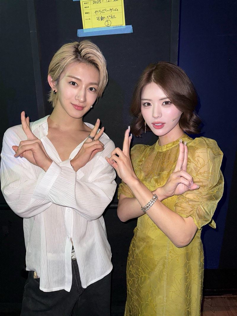 井手上漠（右）演出《療傷遊戲》的舞台劇。（圖／翻攝自井手上漠推特）