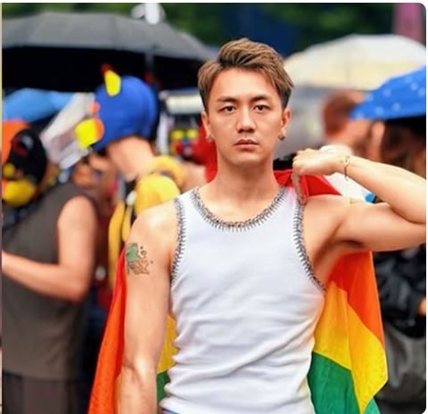 YouTuber泰辣近日搭乘台灣高鐵時，因怒罵一名中年男乘客而遭網友炎上。（圖／翻攝自IG）