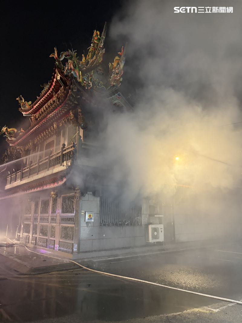 雲林縣知名財神廟「北港武德宮」，今日（5日）清晨驚傳火警。（圖／翻攝畫面）
