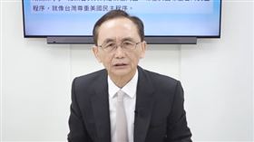 吳子嘉質疑，難道民眾黨提名了一位中配的不分區立委，就能夠在兩岸政策有一套兩面討好的方向？（圖／翻攝自董事長開講YouTube頻道）