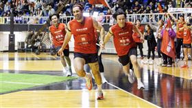 酷的夢（左）參戰最強的身體。（圖／好看娛樂提供）