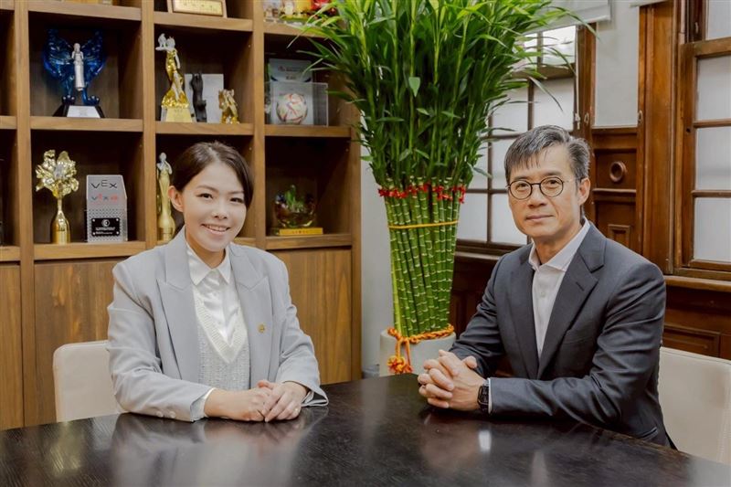 高虹安（左）延攬林琨瀚（右），出任新竹市副市長一職。（圖／翻攝自高虹安臉書）