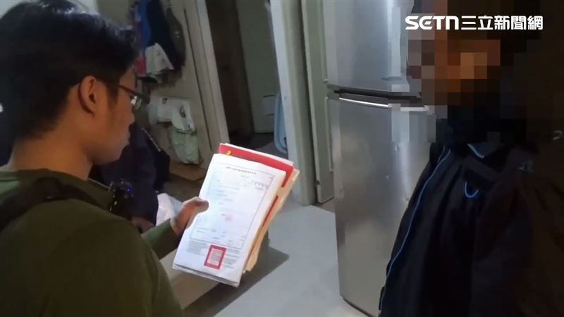 方姓共犯在車上監控北市婦700萬元搶奪案遭逮。（圖／翻攝畫面）