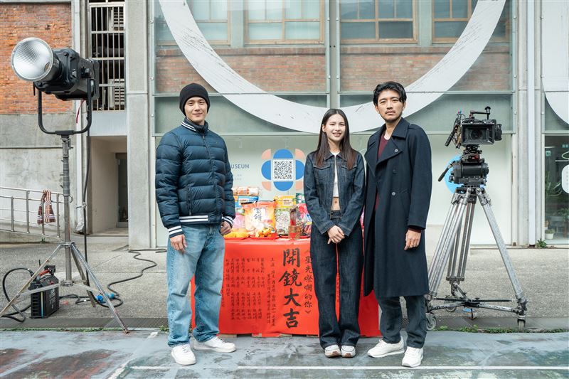 林亭莉（中）突破以往演出表現，飾演曾少宗（右）身邊的女人。（圖／影娛人提供）