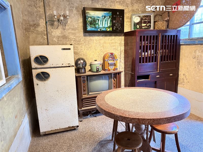 百年老屋「雪香亭」目前由二代接手，也是此次導覽老師其中之一。（圖／記者李育道攝影）