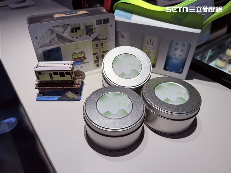 山嵐號周邊商品與餐點。（圖／記者李育道攝影）