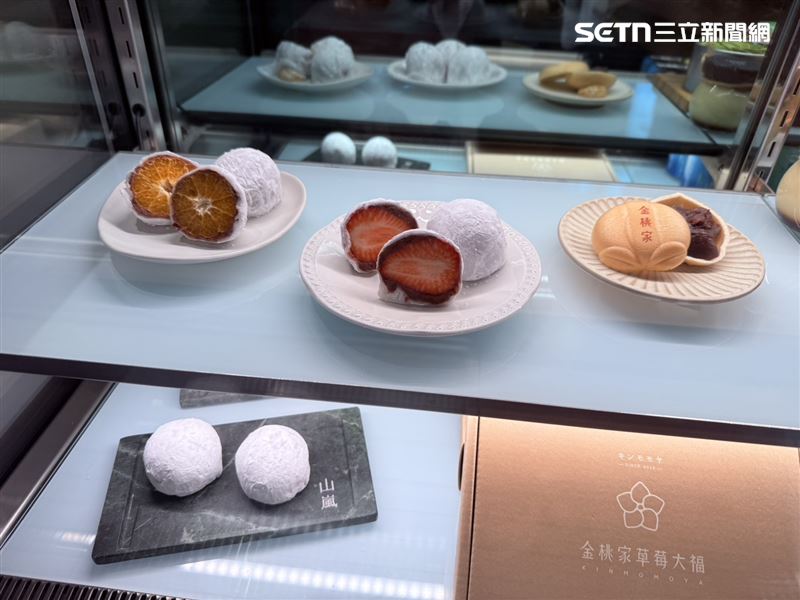 金桃家草莓大福，都能在車上品嚐到。（圖／記者李育道攝影）