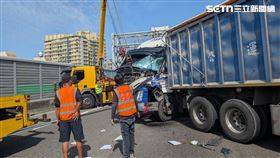 高雄,國道1號,車禍,砂石車,貨櫃車,（圖／翻攝畫面）